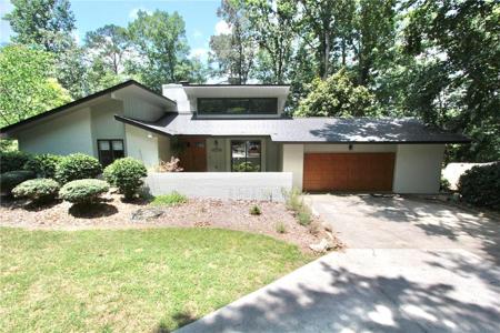 121 Circle Drive