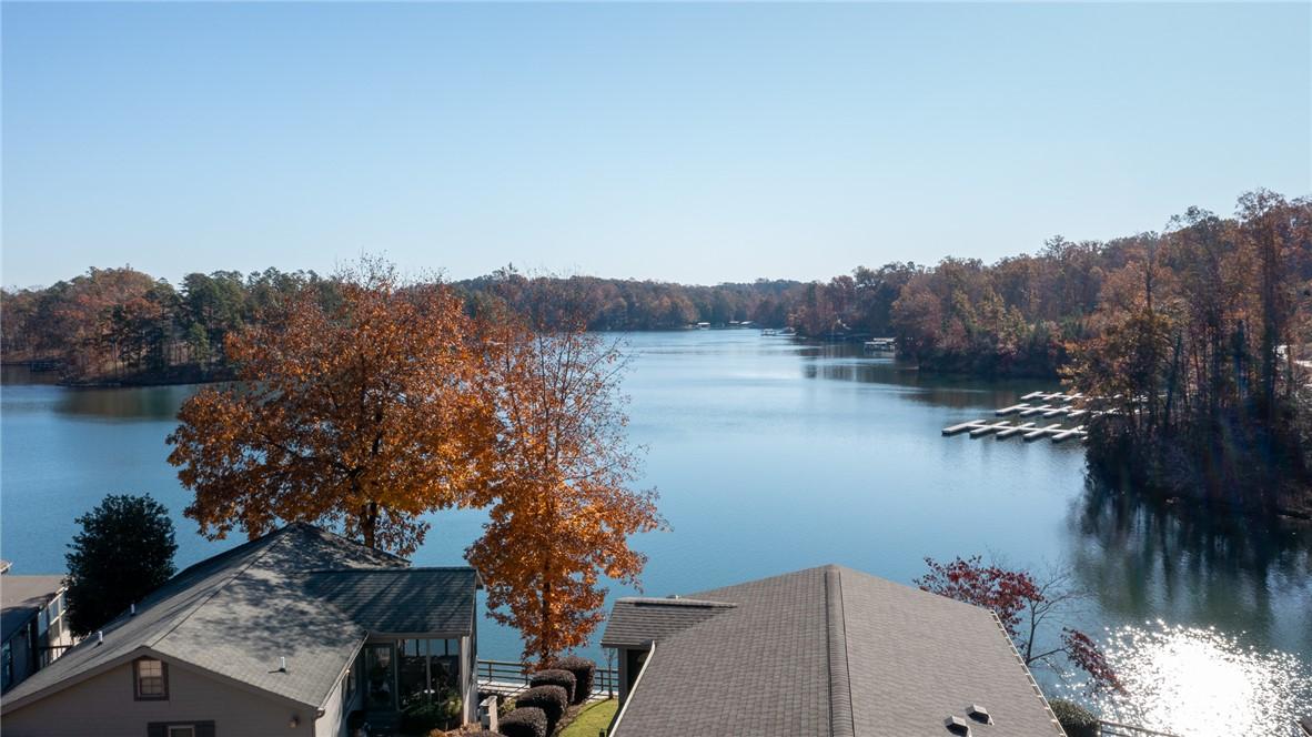 Image 3: Beautiful panoramic views of Lake Keowee