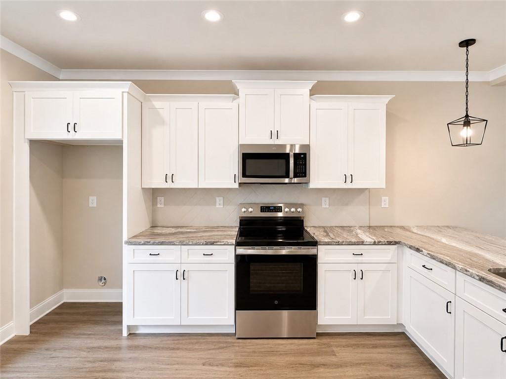 Image 3: Culinary dreams come alive in this pristine kitche