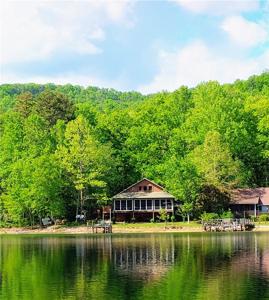 735 Chattooga Lake Road