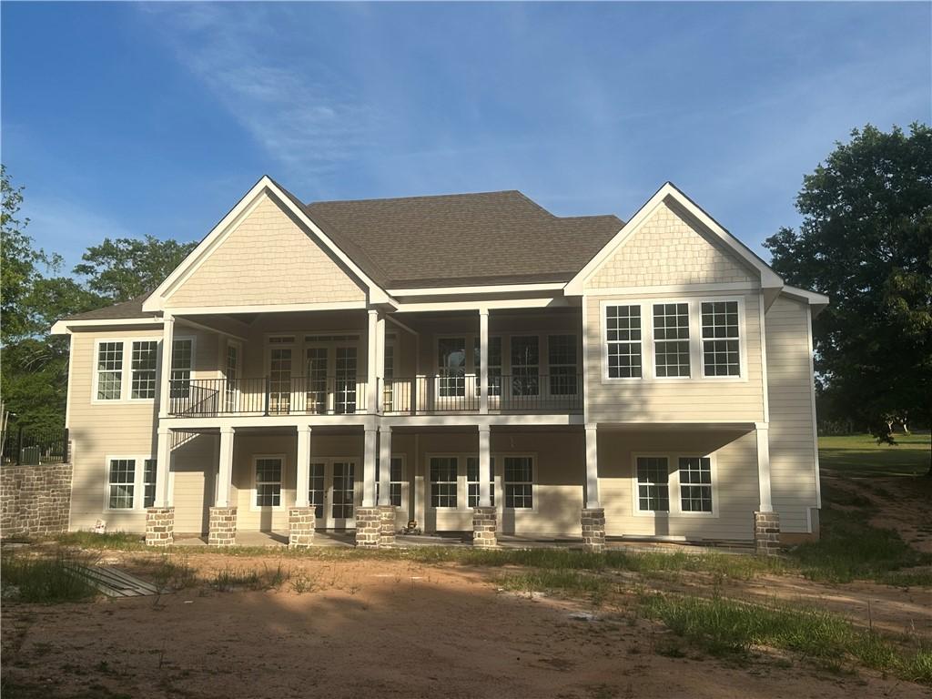 Image 4: This spacious residence features a multi-level des