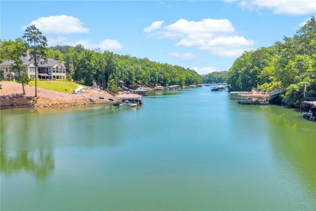 Image 3: Enjoy idyllic waterfront living
