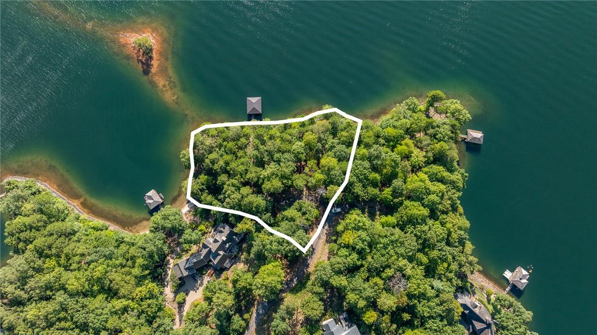 Image 2: Note:  Photographs showing approximate lot line lo