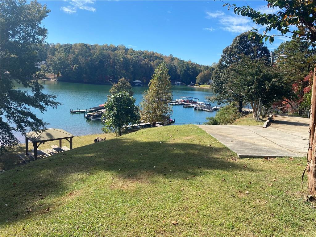 Image 4: Picnic and Boat Launch Area