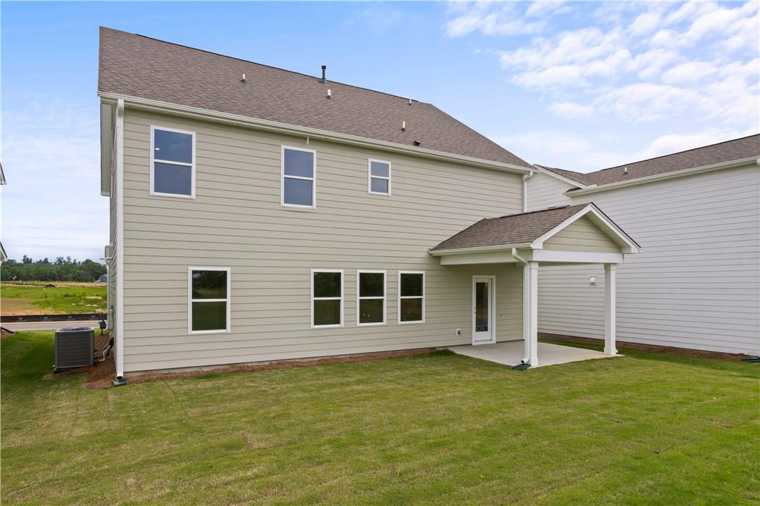 Image 4: A well-maintained lawn stretches behind this invit