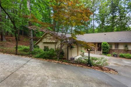 18 Mainsail Drive