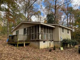 568 Lakeshore Circle