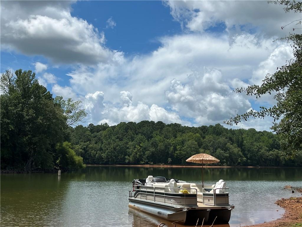 Image 2: Start living the lake life!