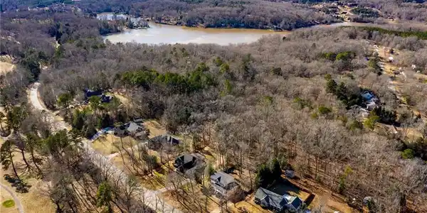 508 Lakeside Drive
