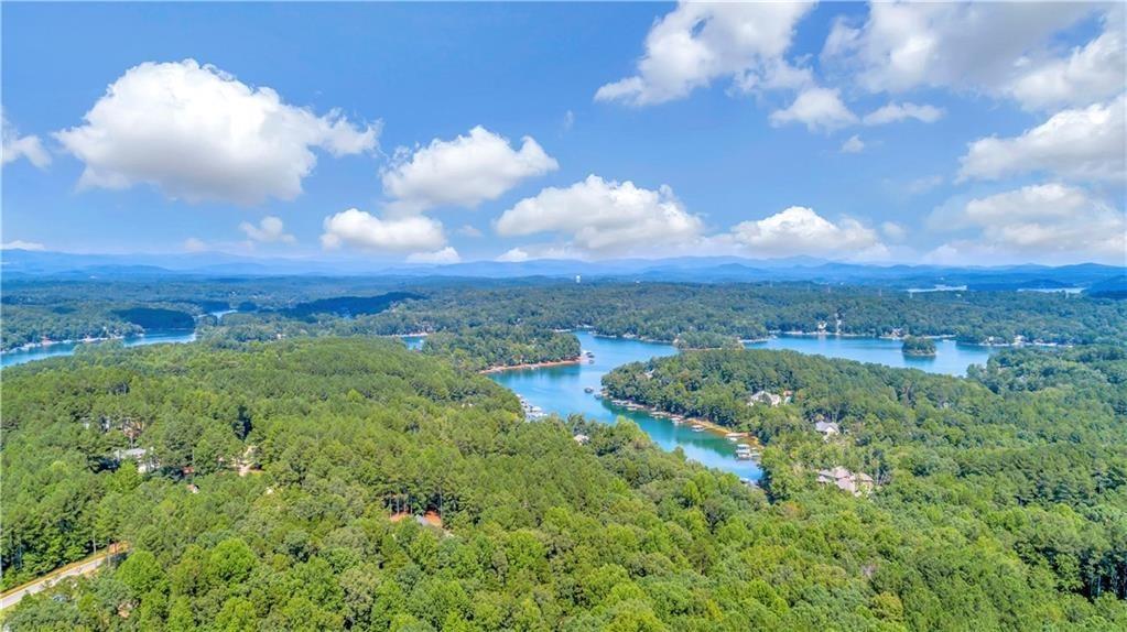 407 E Waterside Drive, Seneca, SC lhrmls01511527