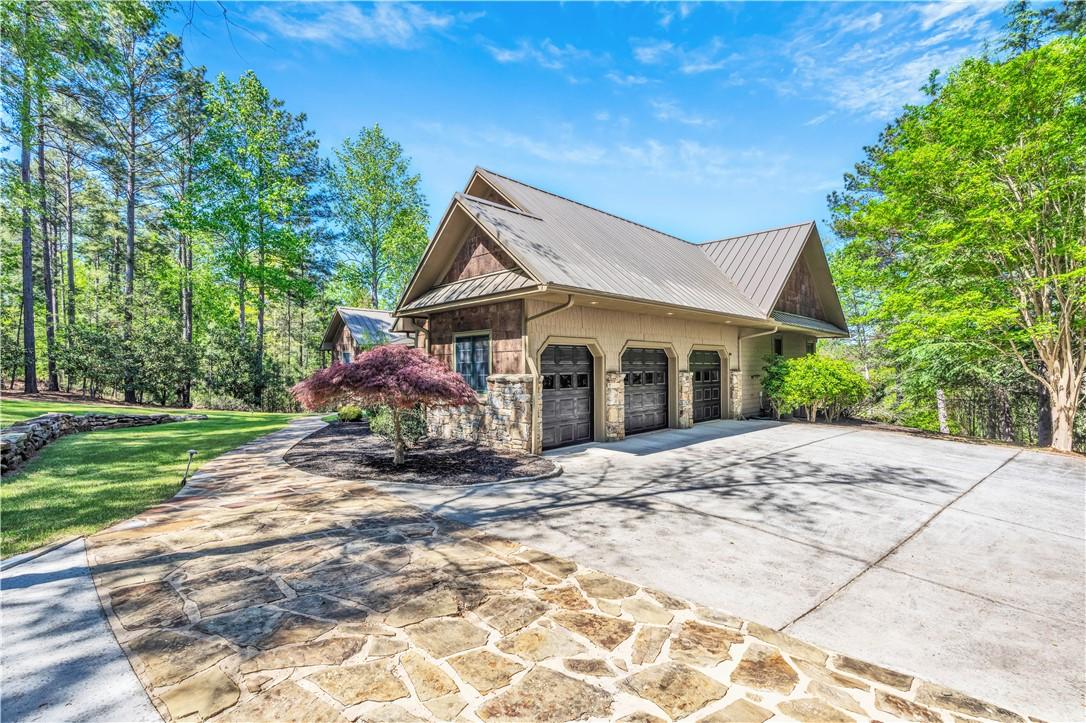 Image 4: This inviting home offers ample parking with a spa