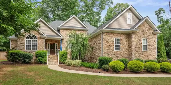 502 Lakeside Drive