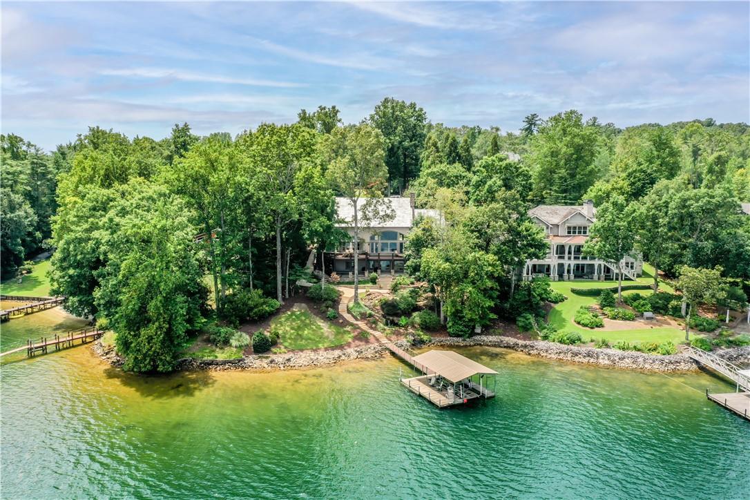 Image 4: Expansive water views!