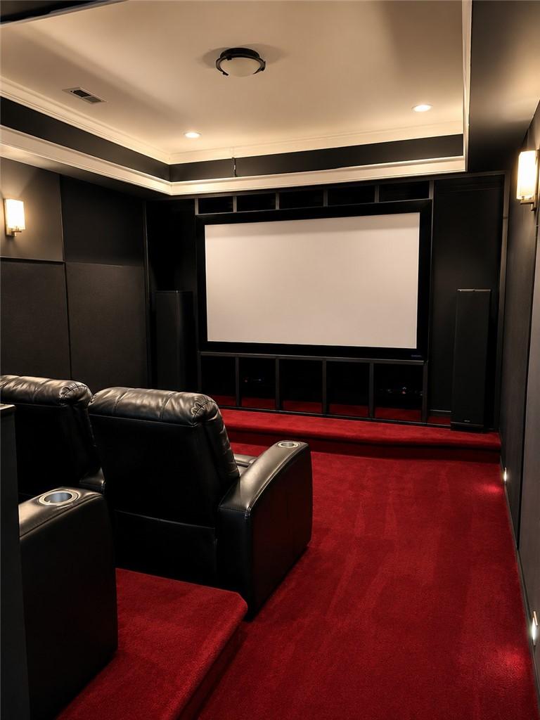 Image 3: Experience movies in ultimate comfort within this