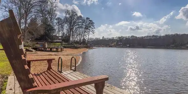 824 Lakeside Drive