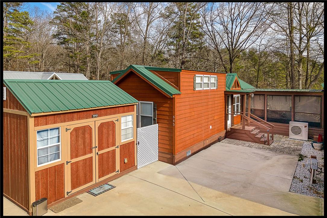 Image 1: 665 Fleetwood Ln