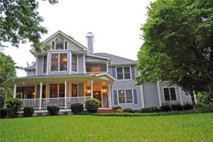 921 Lakecrest Drive