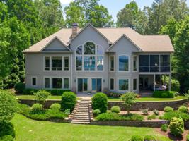 226 S Summit Drive