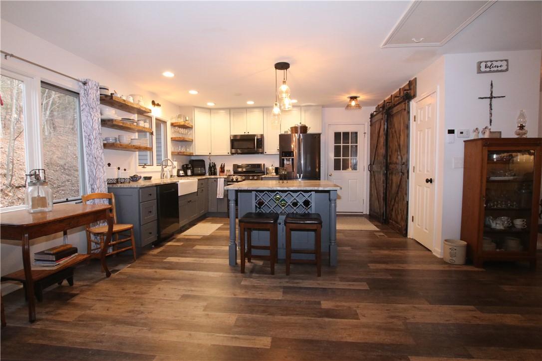 Image 4: This spacious kitchen offers a functional layout w