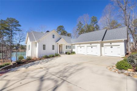 516 Pointe West Drive