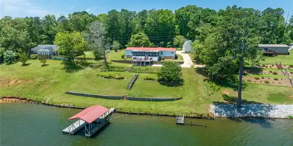 3147 Whitten Road