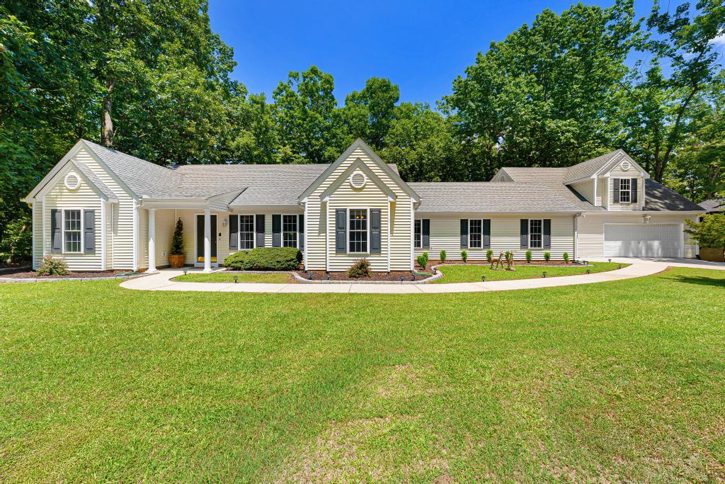 Image 1: Welcome Home to 204 Cheyenne Drive