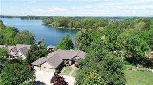 308 Oakleaf Court
