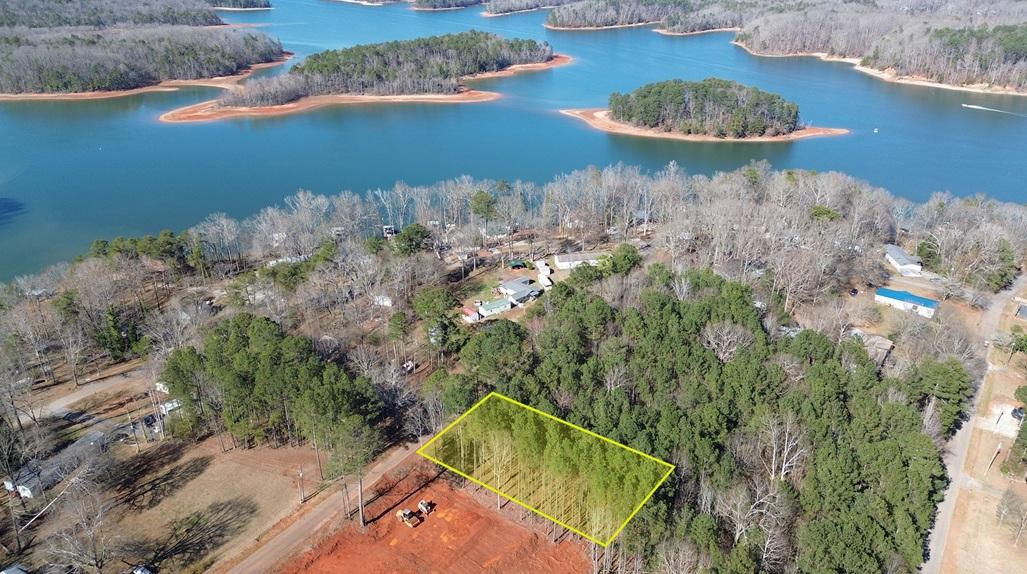 Image 1: This lot offers an exceptional opportunity to buil