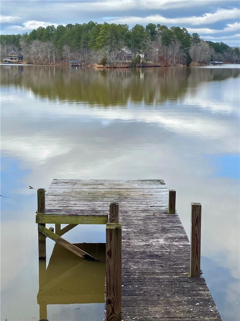 Image 2: This tranquil lakefront property features a privat