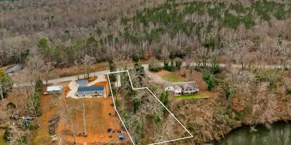 1905 Broadway Lake Road