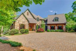 916 Woodlake Way