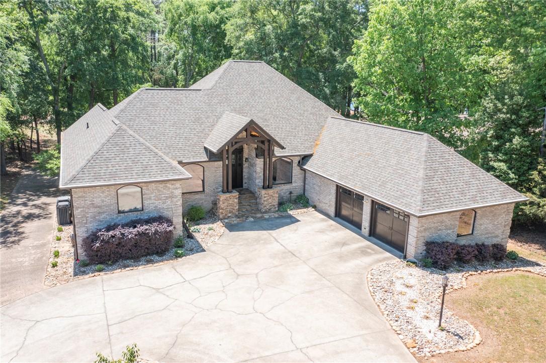 Image 1: This grand residence showcases a spacious driveway