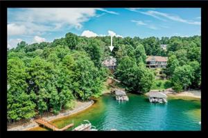 305 Oakleaf Court