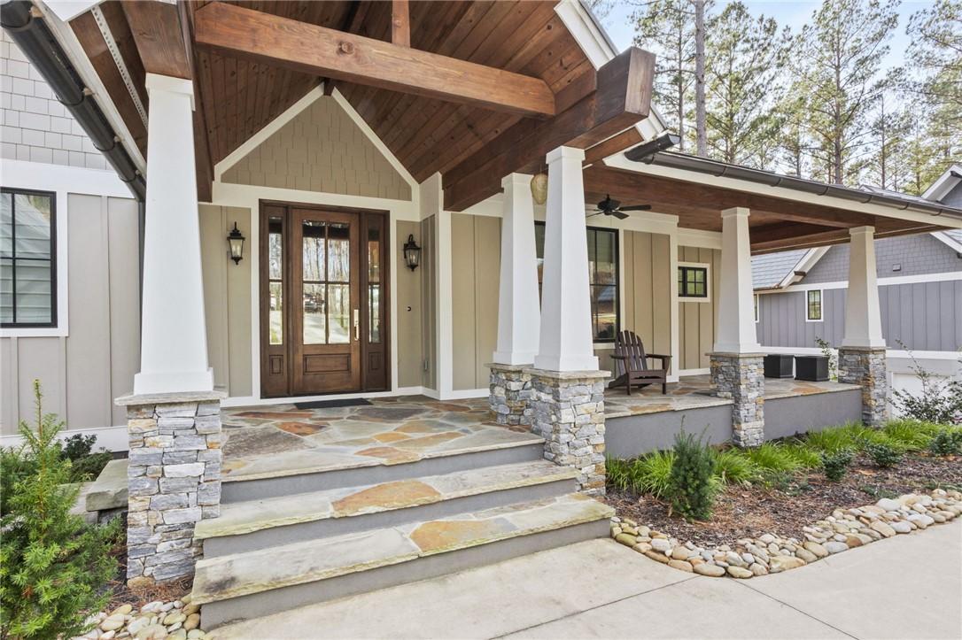 Image 4: Front covered entry