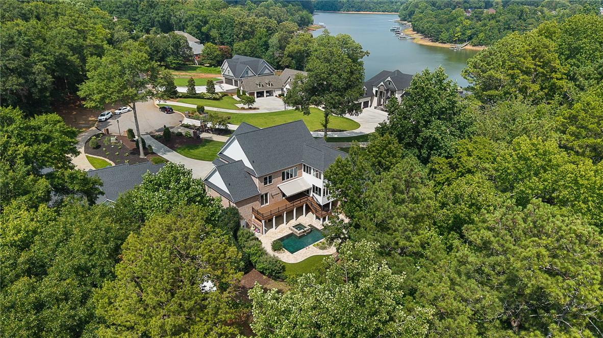 Image 3: Aerial perspective reveals a grand residence, priv