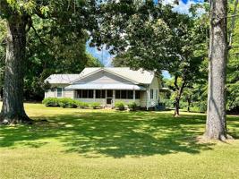 905 ANDERSON Drive