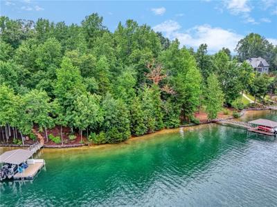 752 Woods Edge Drive