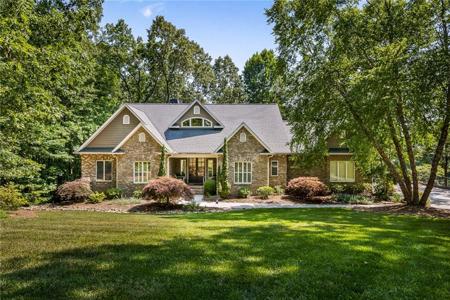 216 E Wynward Pointe Drive