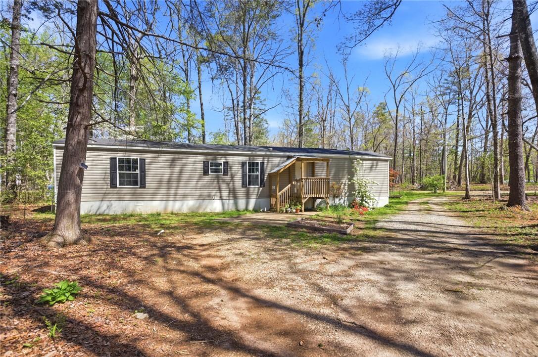 Image 3: This secluded residence offers a peaceful retreat