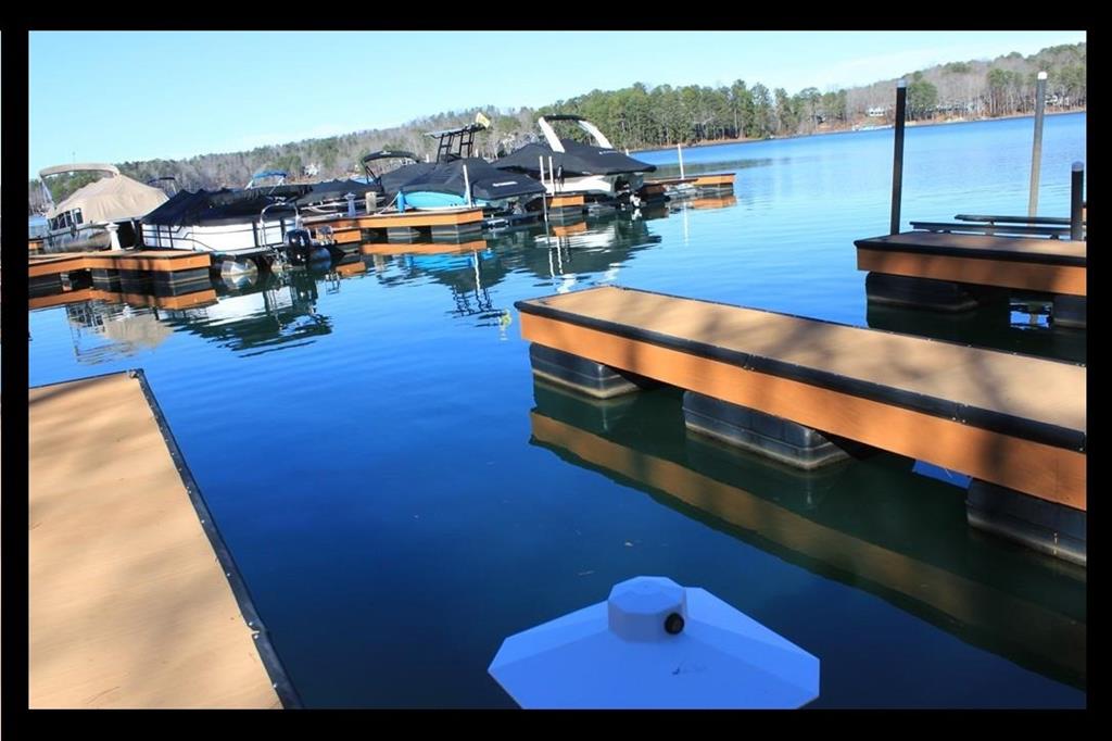 403 E Waterside Drive, Seneca, SC lhrmls01821593