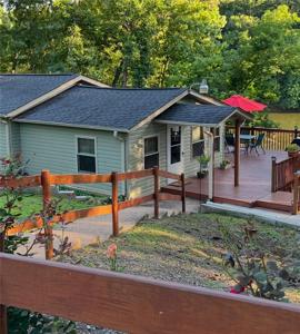 110 Lakeshore Lane