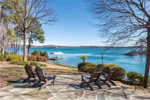 12 Beacon Ridge Circle