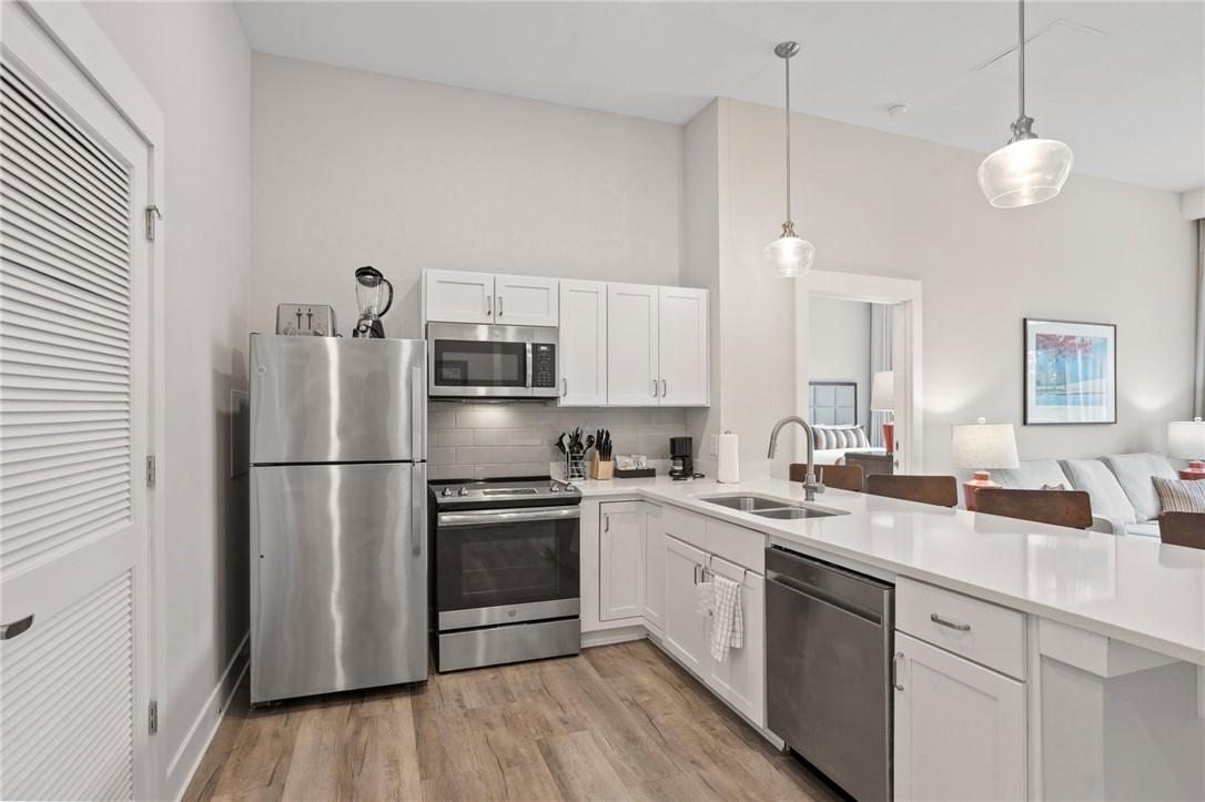 Image 4: A streamlined kitchen presents stainless steel app