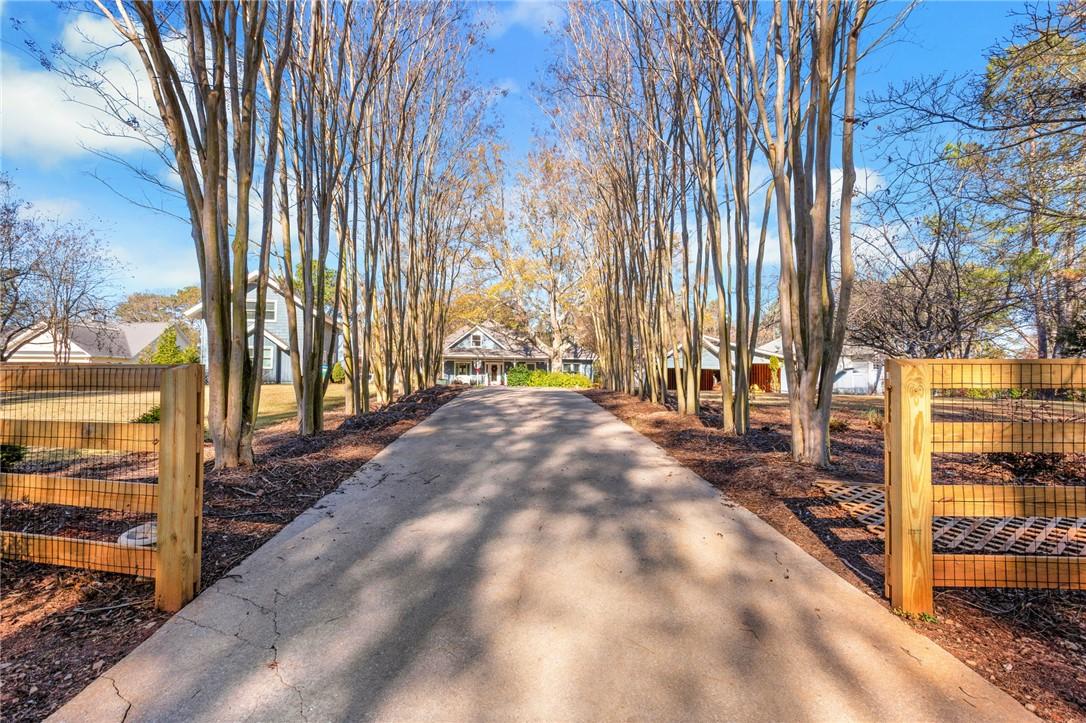 Image 3: Welcome to 1133 Elrod Ferry Road