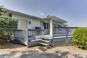 105 Clearwater Drive