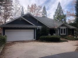 8 Lakeside Drive