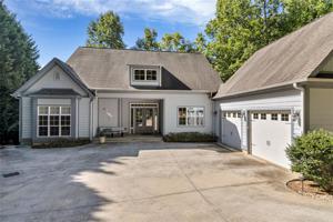 8 Slack Tide Court
