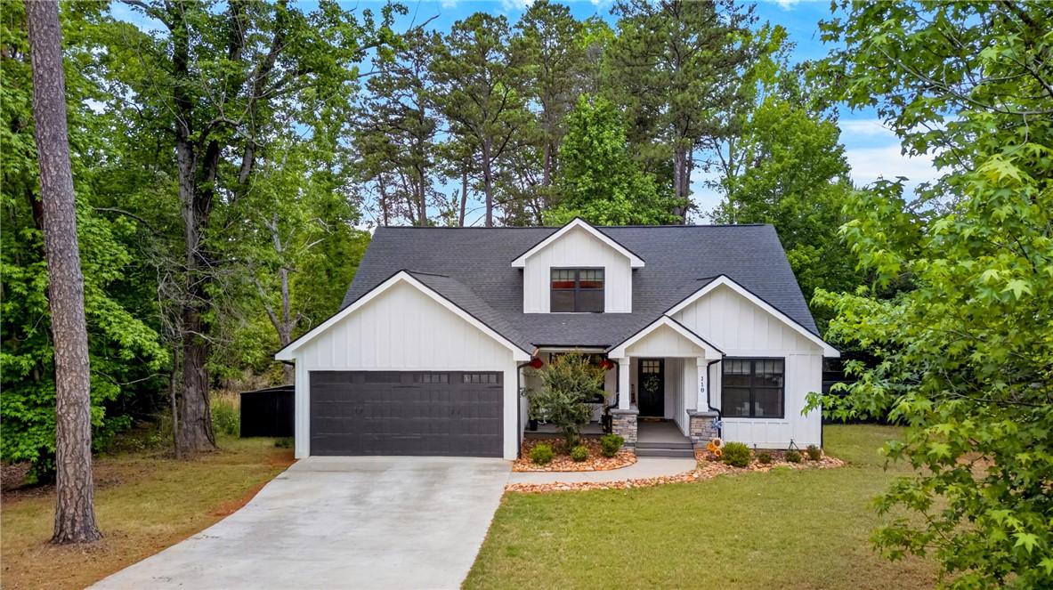 Image 2: This charming home offers a perfect blend of comfo