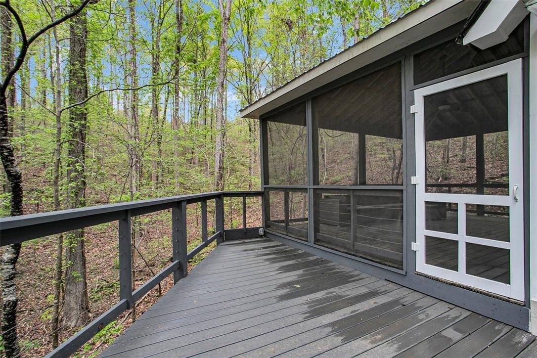 Image 3: Enjoy nature's tranquility from this peaceful scre