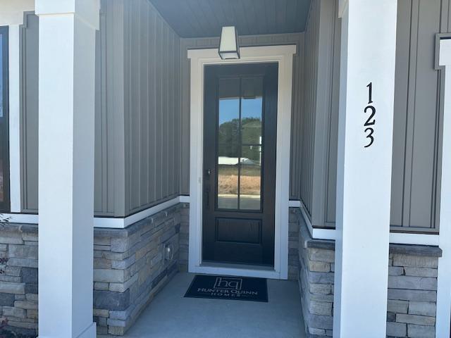 Image 3: This charming entrance welcomes all with its invit